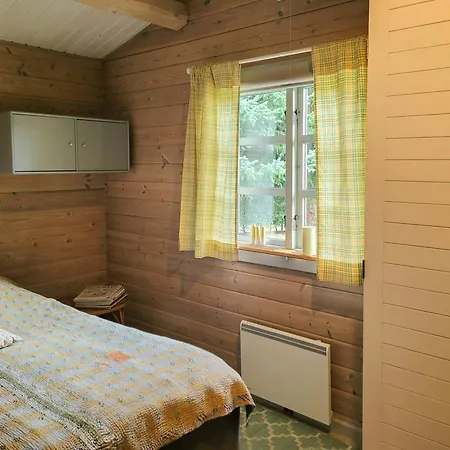 Casa de Férias Black-painted Log House Overlooking Vejle Fjord Børkop