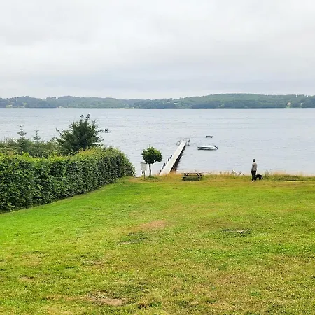 Casa de Férias Black-painted Log House Overlooking Vejle Fjord Børkop